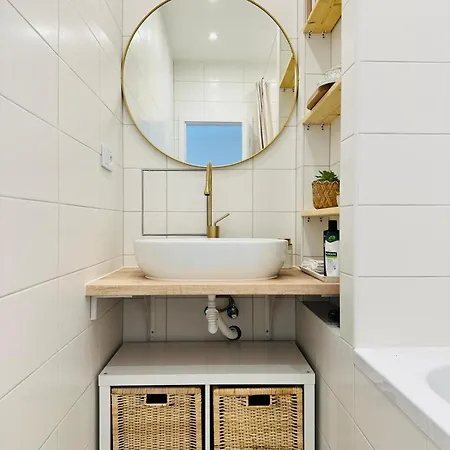 Cozy And Unique Near Train Station براتسيلافا