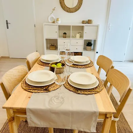 Cozy And Unique Near Train Station براتسيلافا