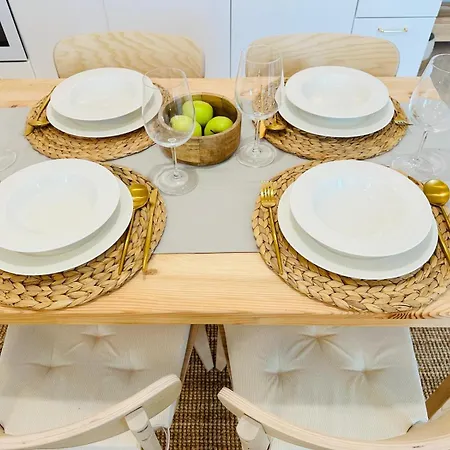 Cozy And Unique Near Train Station