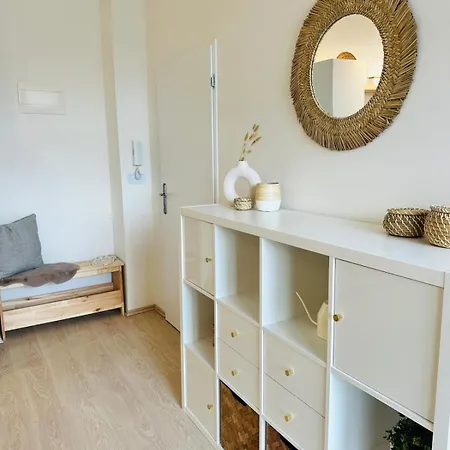 Апартаменты Cozy And Unique Near Train Station *