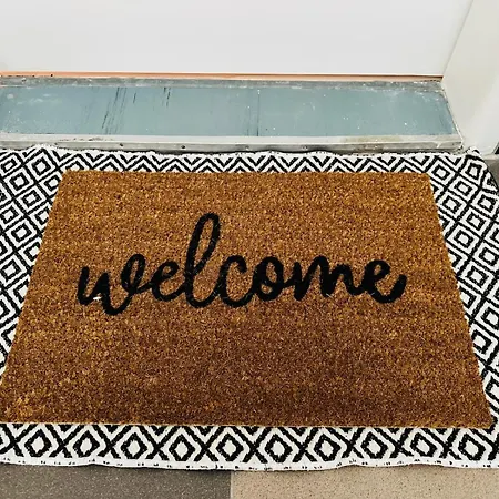 شقة Cozy And Unique Near Train Station *