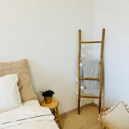 Apartment Cozy And Unique Near Train Station