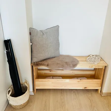 Cozy And Unique Near Train Station *